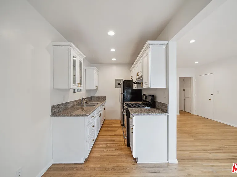 710 Westmount Dr #D — Photo 4