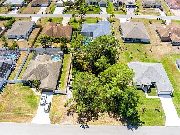 3rd image of 1750 SW Penrose Avenue