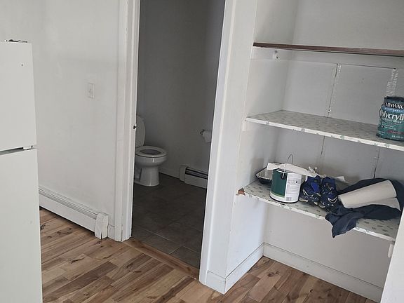 3rd image of 403 College St #2