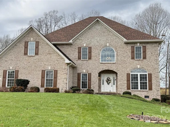 1107 Fox Chase Dr, Newton, NC 28658