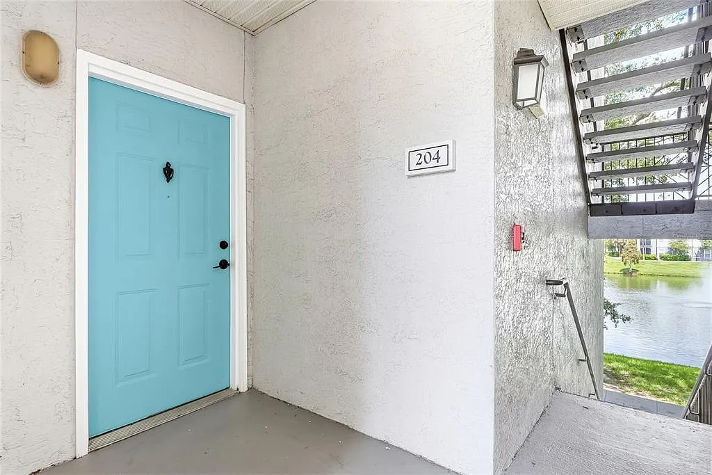 2 bed, 2.0 bath, 1068 sqft, $1,650 — Photo 3
