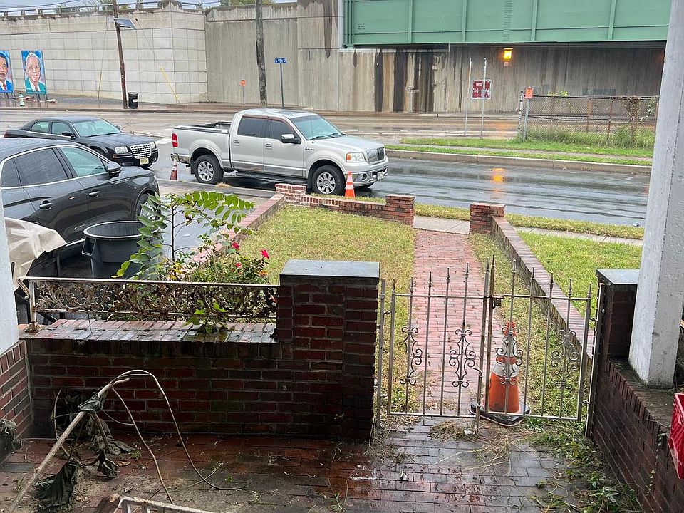 2nd image of 523 Trenton Ave