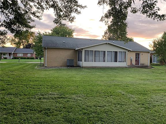 4th image of 5 Sanders Dr