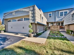 675 Versailles Cir UNIT A, Elk Grove Village, IL 60007