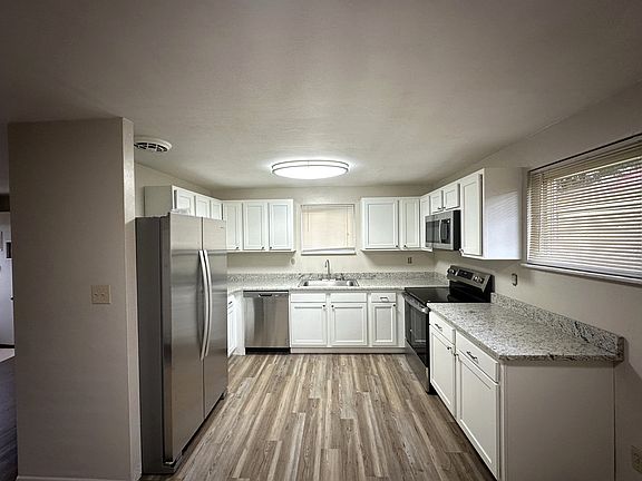 4th image of 217 College Park Dr