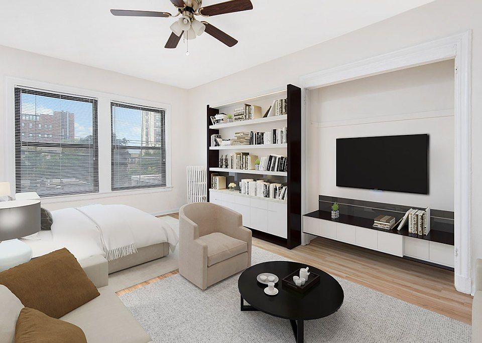 1st image of 515G W Briar Pl #609