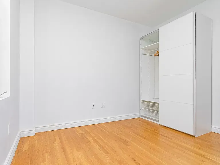 2620 Jackson Ave #3B — Photo 7