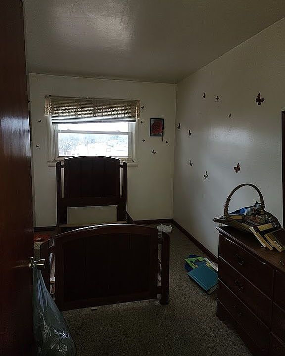 1st floor - small bed/office