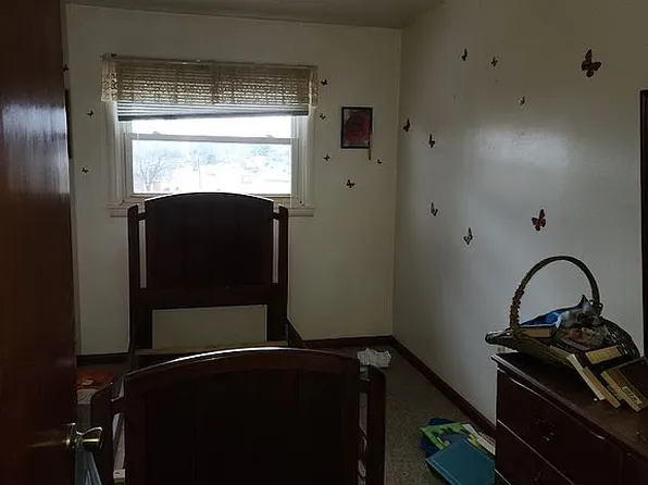 2207 W Meadowbrook St, Ashland, KY 41102