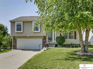 16453 Erskine St, Omaha, NE 68116