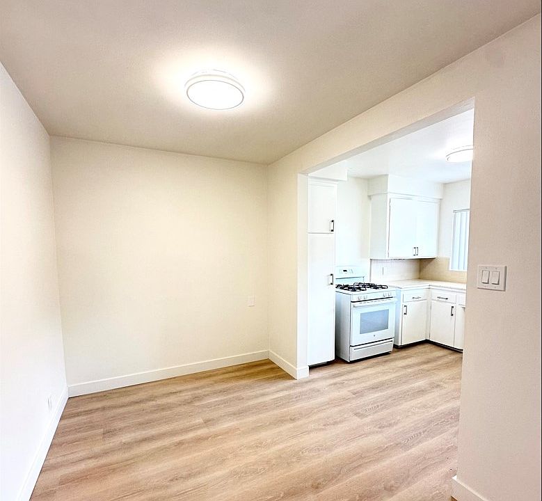 1st image of 850 N Acacia St #9