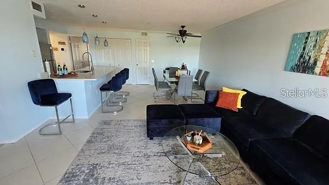 3 bed, 2.5 bath, 1294 sqft, $3,200 — Photo 4