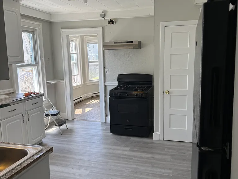 22-24 Putnam St #1 — Photo 4