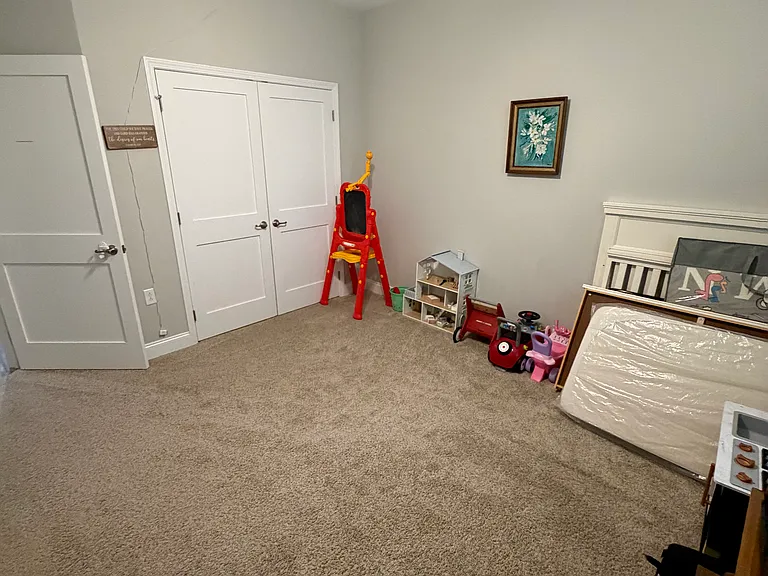 569 W Pine St — Photo 14