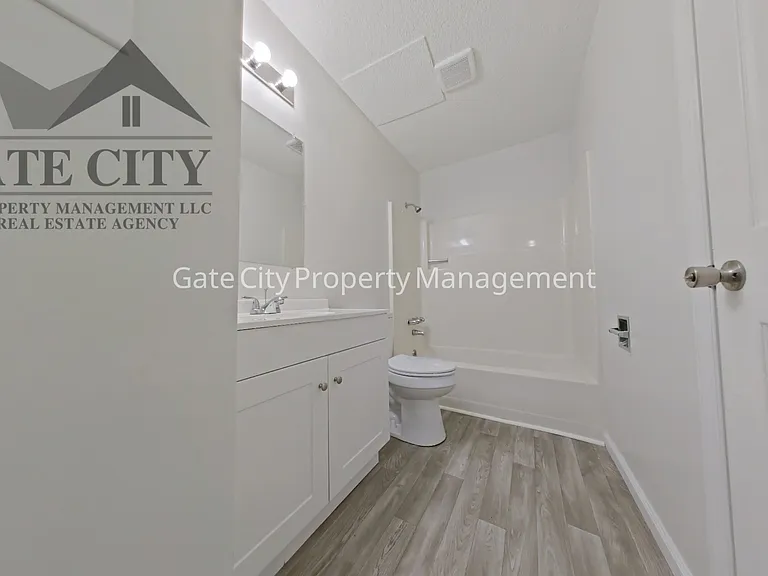 427 S Main St #8 — Photo 13