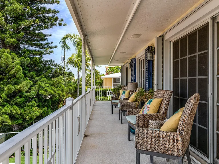235 W Seaview Cir — Photo 44