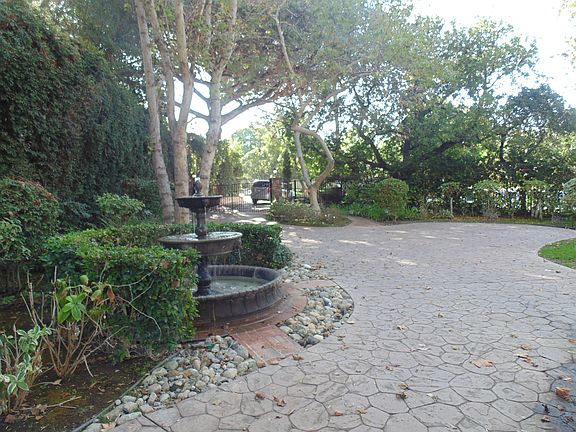 3rd image of 3752 Chevy Chase Dr