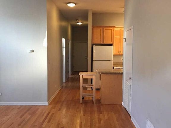 4th image of 2158 W Erie St #1