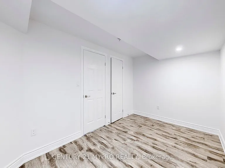 13 Manor Glen Cres #BASEMENT — Photo 8