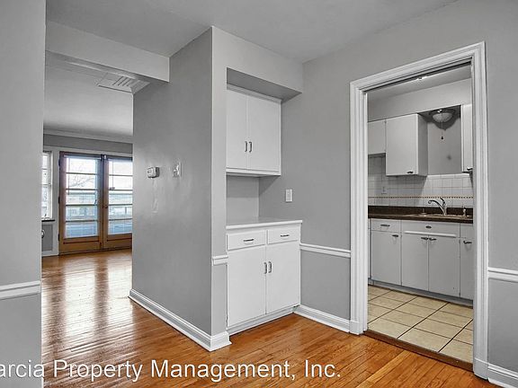 2nd image of 3307 Lawn Ave APT 3