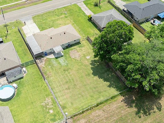 3rd image of 1320 Tiger Dr