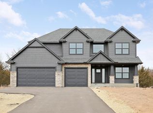 384 Moelter Ln, Hudson, WI 54016