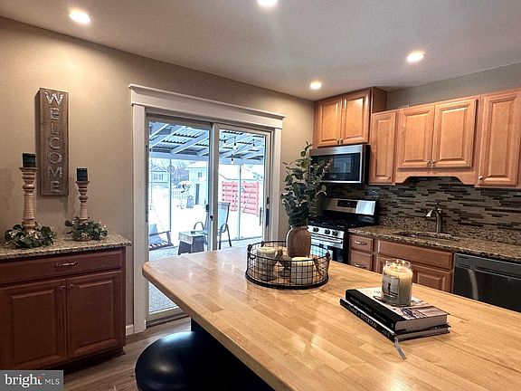 5th image of 816 Clifton Ave