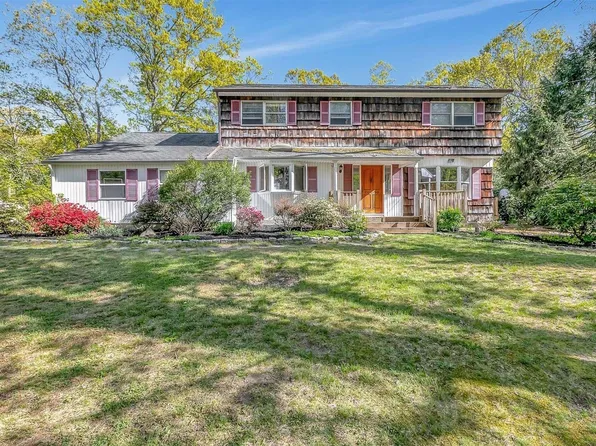 64 Christian Avenue, Setauket, NY 11733