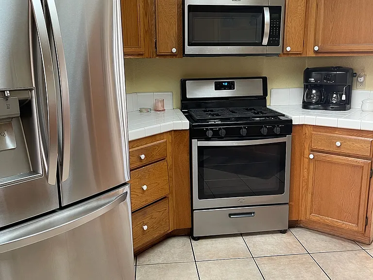 19620 Wyandotte St #3 — Photo 30