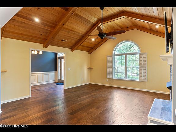5th image of 7412 Fern Valley Drive
