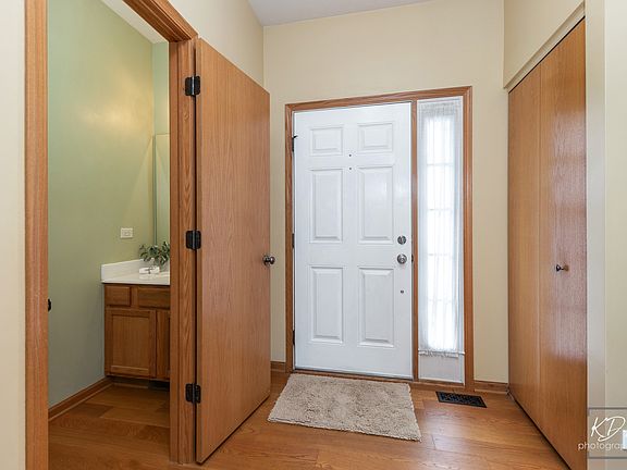 5th image of 3021 Roxbury Ct