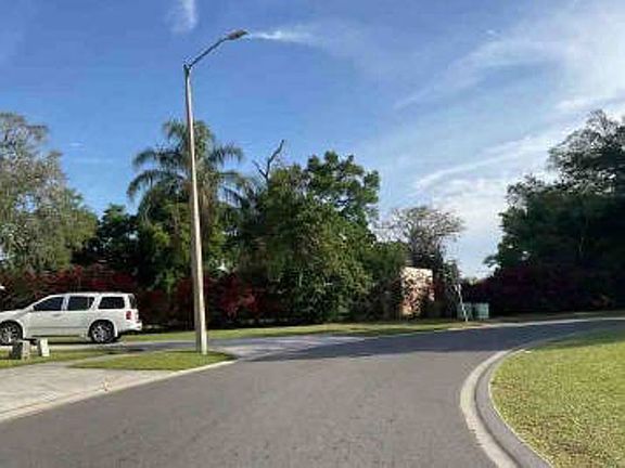 Exterior Neighborhood (street photo)