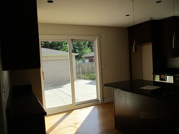 3rd image of 1509 W Miner St