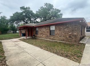 827 Dallas St, Pleasanton, TX 78064