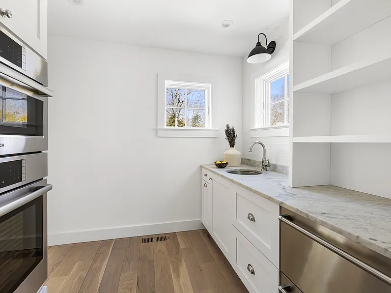 571 Montauk Hwy — Photo 9