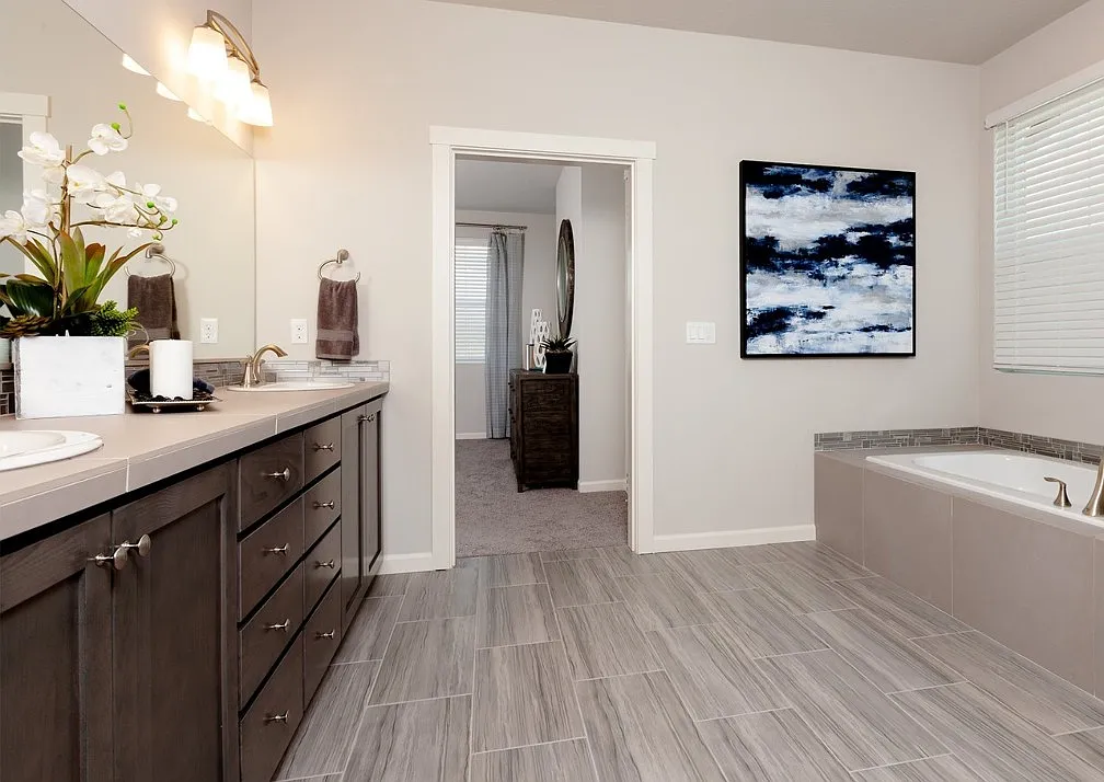4 bed, 2569 sqft, $3,249 — Photo 4