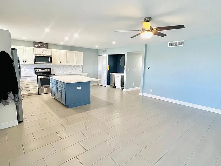 12500 Capri Cir N #203 — Photo 4