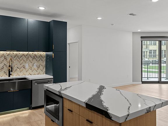 4th image of 825 W 40th St #518