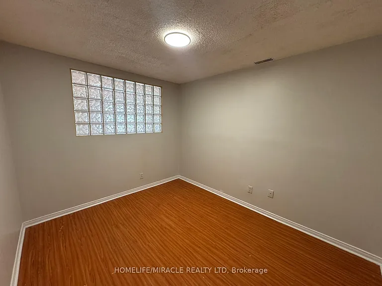 565 Kennedy Rd #7 — Photo 16