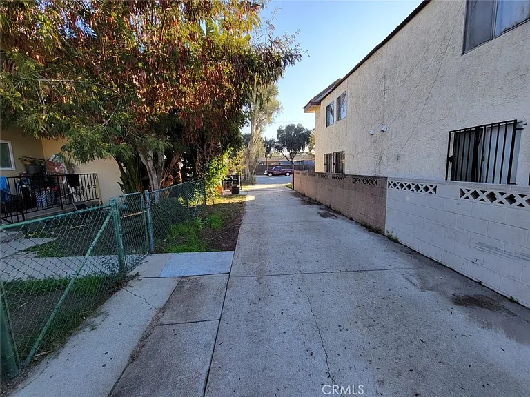 757 S Towne Ave — Photo 12