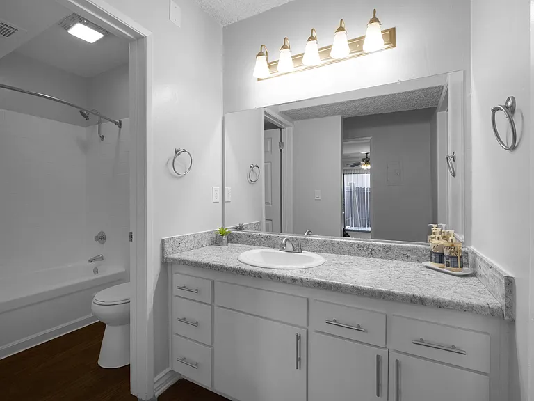 Los Arbolitos Huntington Beach Apartments — Photo 6