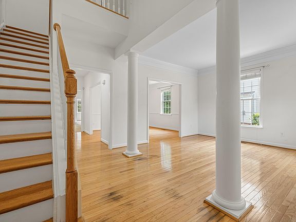 5th image of 141 Saint Andrews St