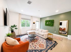 220 NW 47th St, Miami, FL