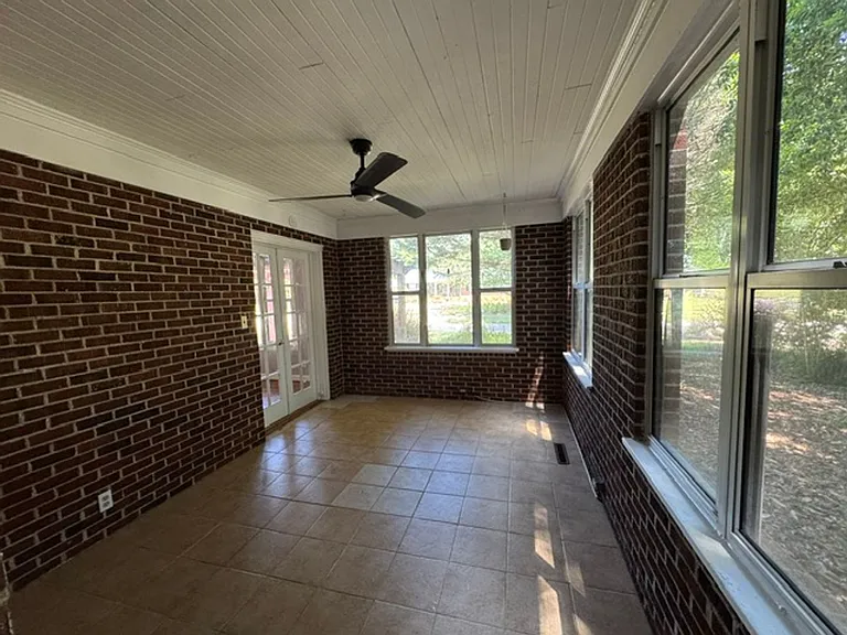 412 College Ave — Photo 8