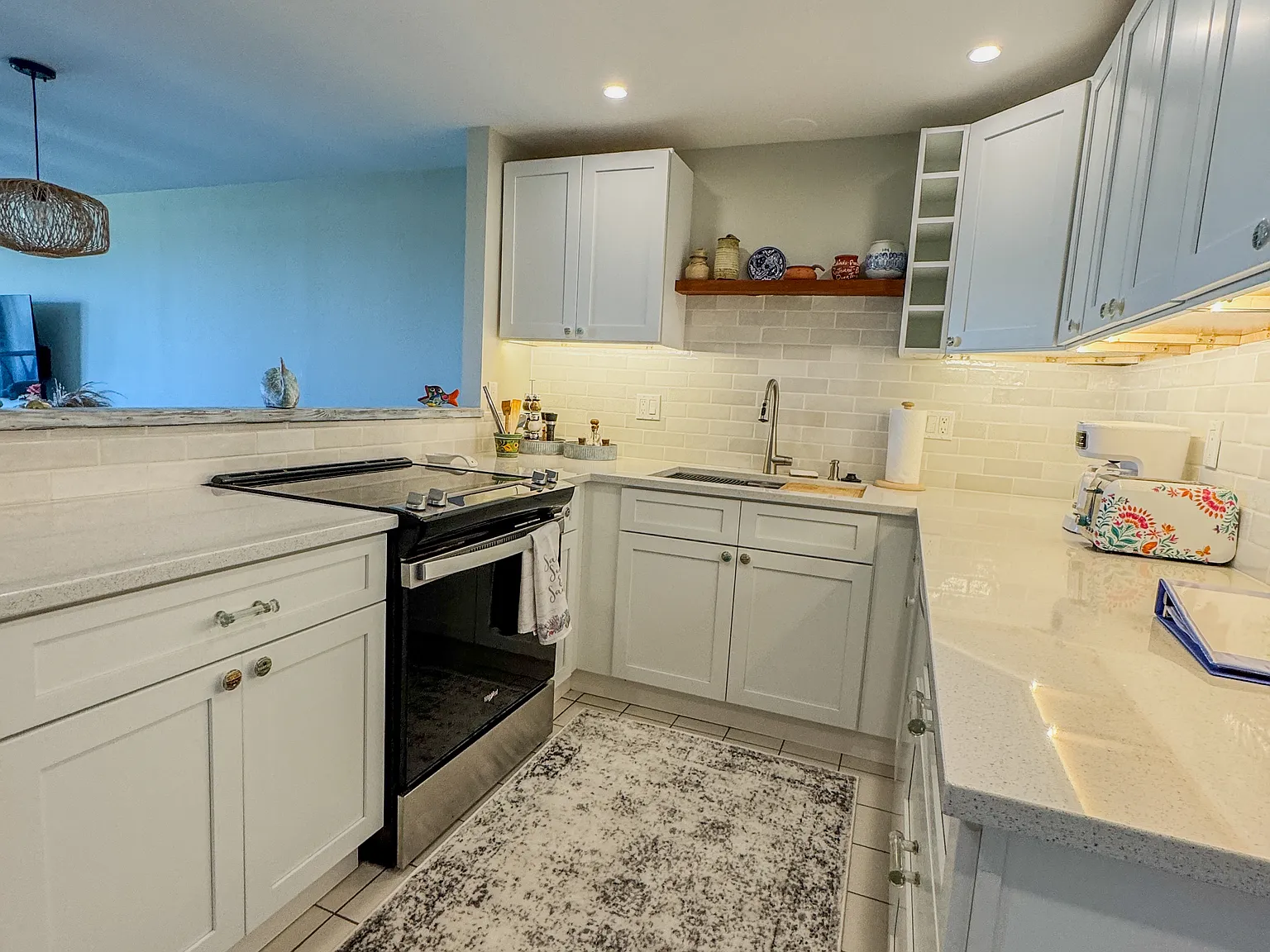 2 bed, 984 sqft, $2,300 — Photo 3