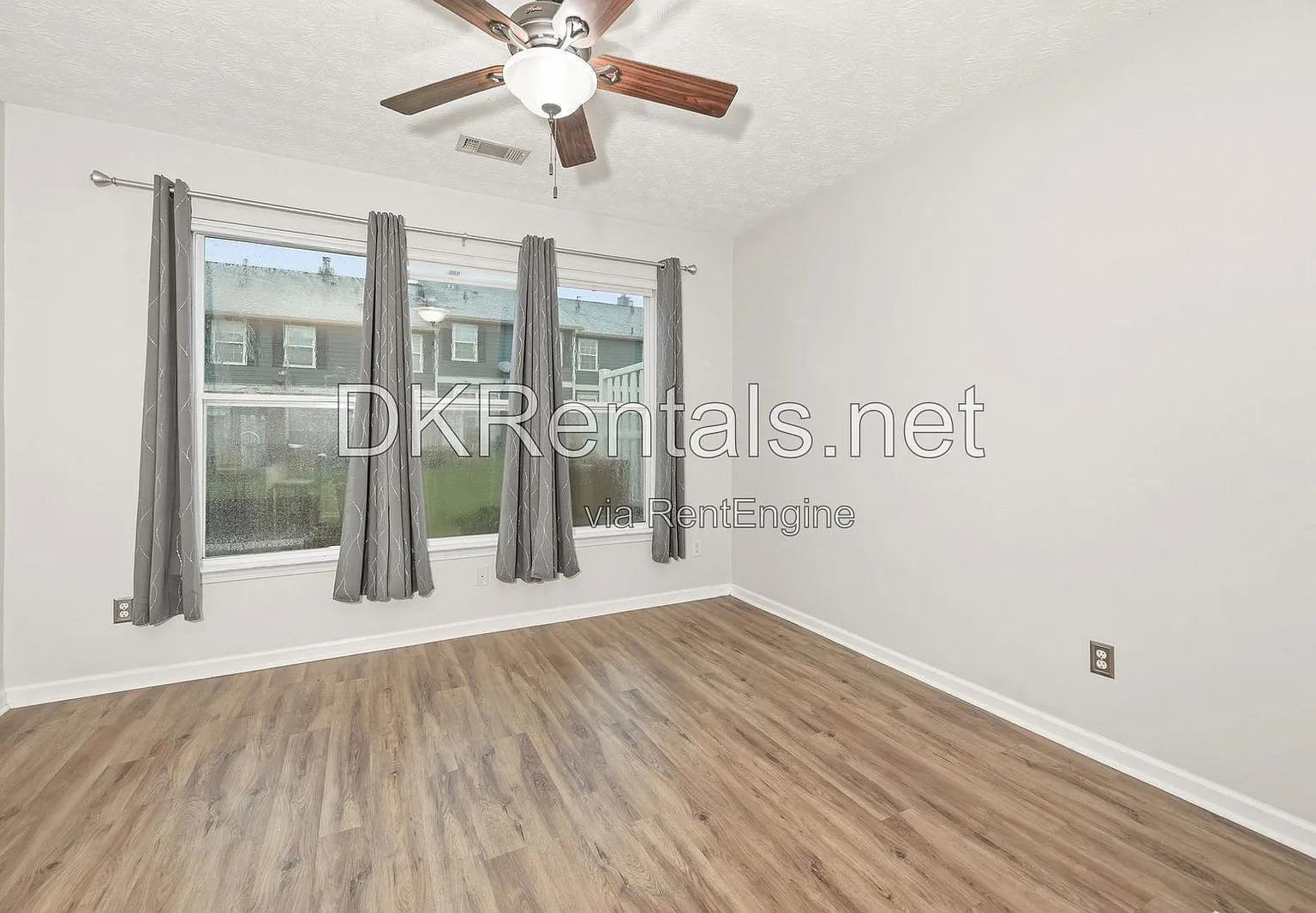 3 bed, 2.5 bath, 1476 sqft, $1,875 — Photo 3