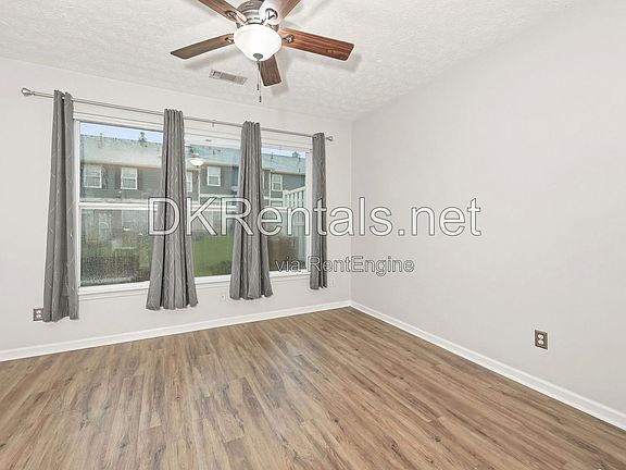 3rd image of 6311 Shoreview Cir