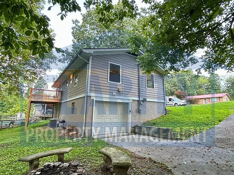 1970 Greendale Dr NE — Photo 5