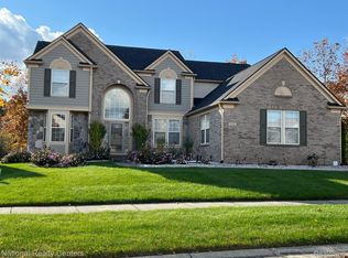 8290 Hummingbird Dr, Ypsilanti, MI