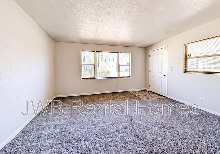662 Melba St — Photo 4
